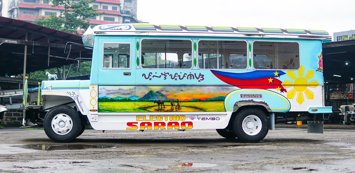 Electric Sarao jeepney in side profile